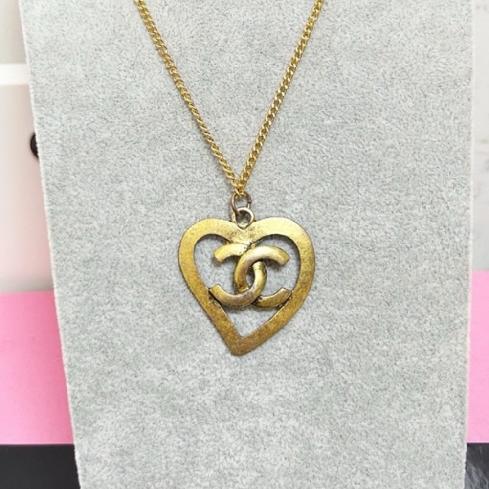 Authentic Chanel Rare Vintage 1995 24kt Gold Plated CC Heart Pendant Necklace